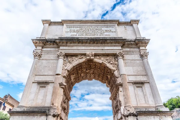 Arco de Tito na Via Sacra, Fórum Romano, Roma, Itália — Fotografia de Stock