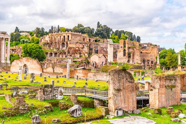 Antigo Fórum Romano vista panorâmica, Roma, Itália — Fotografia de Stock