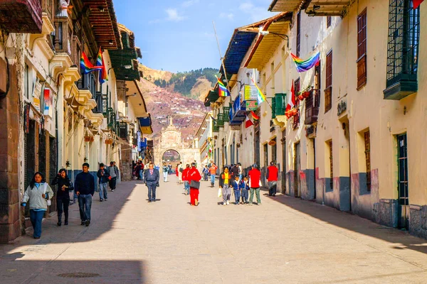 ICA, PERU - JULHO 9, 2010: Edifícios coloniais em torno da rua de Cusco, Peru, América Latina . — Fotografia de Stock