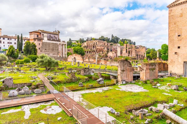 Antigo Fórum Romano vista panorâmica, Roma, Itália — Fotografia de Stock