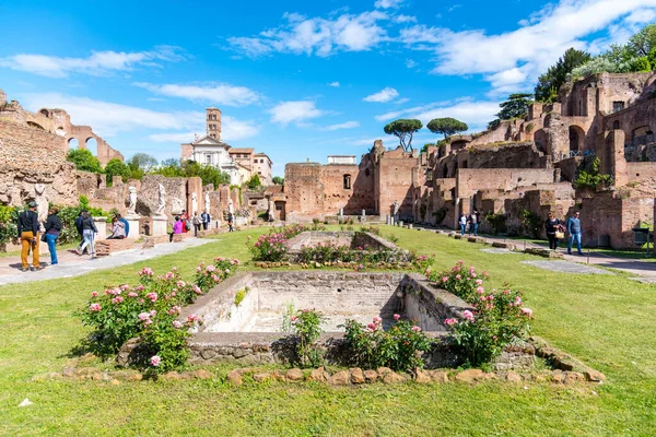 ROME, ITALY - MAY 6, 2019: House of Vestal Virgins at Roman Forum, Rome, Italy — Stock Photo, Image