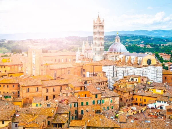 Siena cityscape with Metropolitan Cathedral of Saint Mary of the Assumption, Siena, Tuscany, Italy — Stock Photo, Image