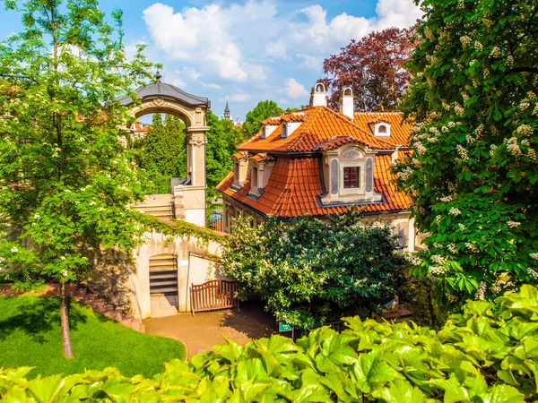 Jardines adosados del Castillo de Praga, Praha, República Checa — Foto de Stock