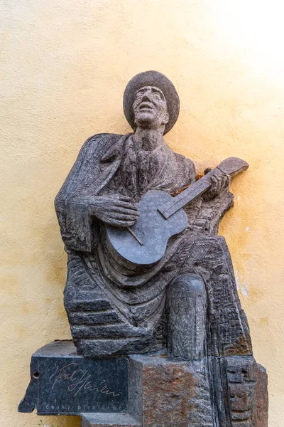 PRAG, TJECKIEN - MAJ 26, 2020: Staty av den tjeckiske musikern Karel Hasler vid Gamla slottstrappan, Prags slott, Prag, Tjeckien — Stockfoto