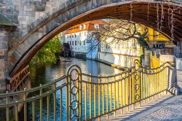 Old water mill wheel under the Charles Bridge, Certovka River, Prague, Czech Republic — Stock Photo, Image