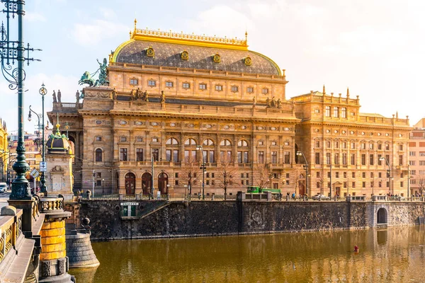 Tsjechisch Nationaal Theater in Praag, Tsjechië — Stockfoto