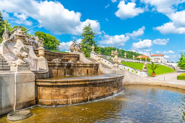 捷克共和国Cesky Krumlov巴洛克城堡花园装饰喷泉 — 图库照片