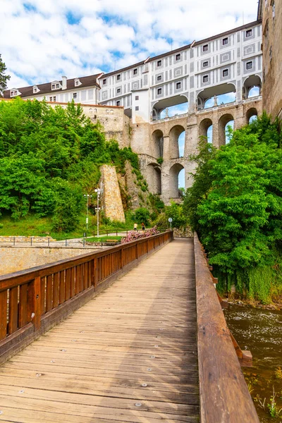 Cloak Bridge, Czech: Plastovy most, of Cesky Krumlov Castle. Puente medieval de varias etapas. Vista desde abajo. Cesky Krumlov, República Checa —  Fotos de Stock