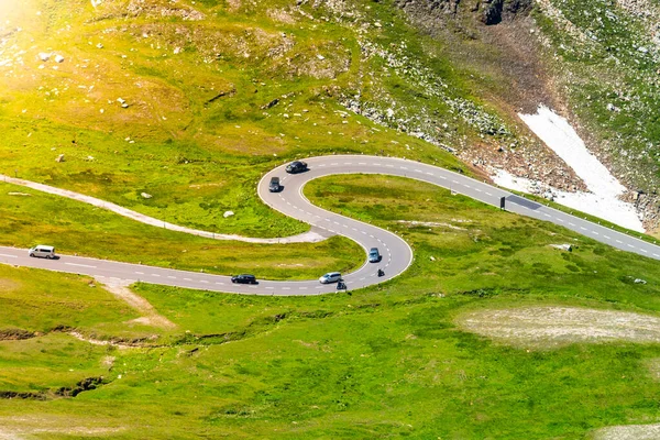 Estrada de asfalto serpentina. Enrolamento Grossglockner High Alpine Road em High Tauern, Áustria — Fotografia de Stock