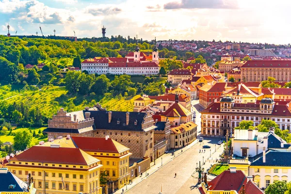 Saint Vitus Katedral Kulesi 'nden Strahov Manastırı manzarası, Hradcany, Prag, Çek Cumhuriyeti — Stok fotoğraf