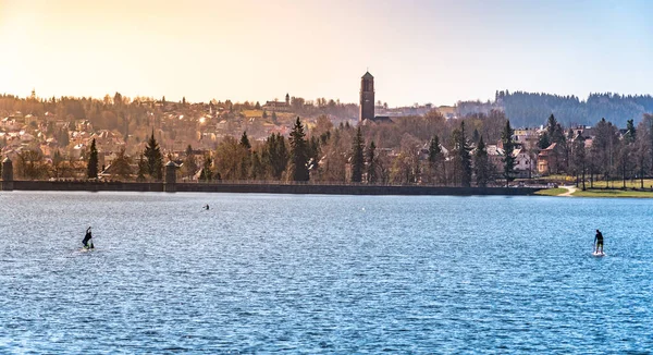 Panoramautsikt över Jablonec nad Nisou med kyrkan av det mest heliga hjärtat och Mseno Reservoir, Tjeckien — Stockfoto