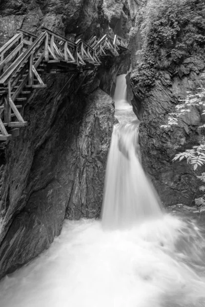 Sigmund Thun Gorge. Valle en cascada del salvaje Kapruner Ache cerca de Kaprun, Austria — Foto de Stock