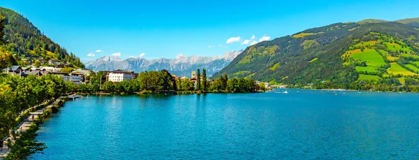 Jezioro Zell, niemiecki: Zeller See, i góry na zapleczu. Zell am See, Alpy Austriackie, Austria — Zdjęcie stockowe