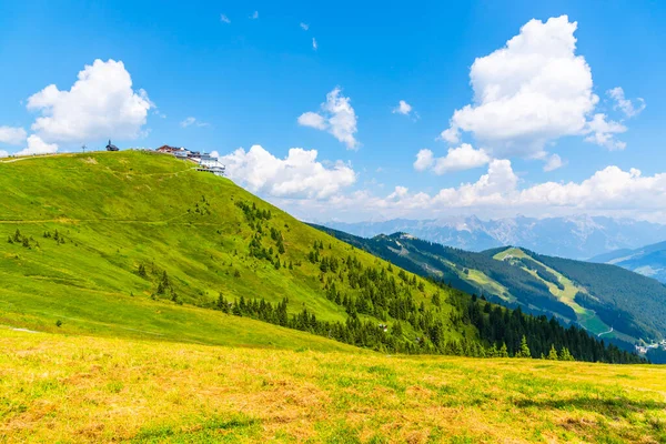Schmittenhohe - montanha acima do Lago Zell com bela vista panorâmica. Hora de verão Caminhadas alpinas. Áustria — Fotografia de Stock