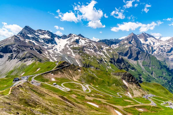 Horský asfaltový silniční hadovitý. Winding Grossglockner High Alpine Road in High Tauern, Rakousko — Stock fotografie