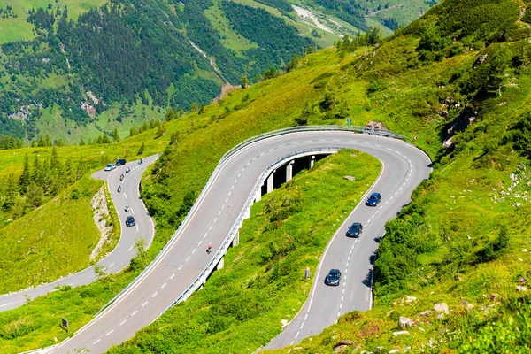 Bergvägsorpentin. Winding Grossglockner High Alpine Road i High Tauern, Österrike — Stockfoto