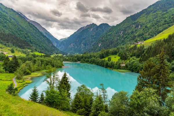 Klamsee - mountain water reservoir above Kaprun town with bright turquoise blue water, Austria — Stock Photo, Image