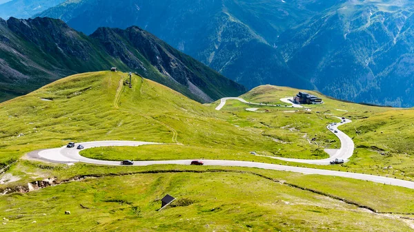 Montaña asfalto carretera serpentina. Winding Grossglockner High Alpine Road en High Tauern, Austria — Foto de Stock