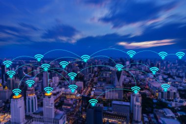 Akıllı telefon, kablosuz teknoloji 4.0 bağlantısı hakkında kavram internet erişimi için şehirde kamu Wifi sıcak noktaya Bağlanma. El ele tutuşan akıllı telefonu kapatın.