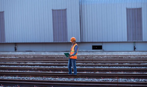 Ingeniero Bajo Inspección Comprobación Del Proceso Construcción Interruptor Ferroviario Trabajo — Foto de Stock