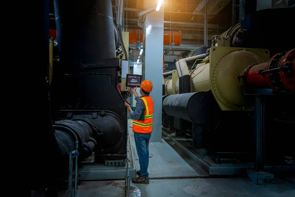 Ingeniero Bajo Control Del Acondicionador Aire Torre Enfriamiento Industria Enfriador — Foto de Stock