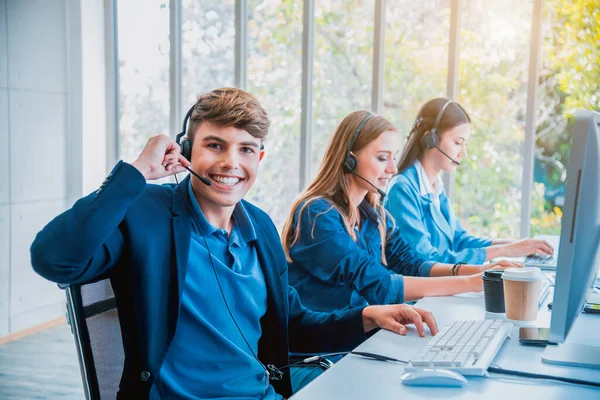 Portrait Call Center Worker Accompanied Team Helping Information Customer Support — Stock Photo, Image