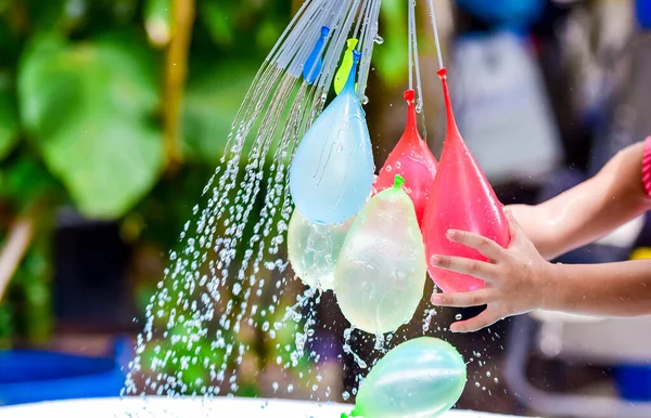 Globos Agua Coloridos Jugando Temporada Verano —  Fotos de Stock