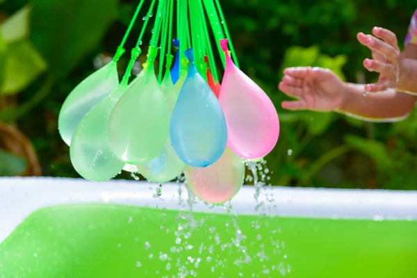 Globos Agua Coloridos Jugando Temporada Verano —  Fotos de Stock