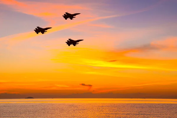 Silhouette Flugzeug Mit Schönen Bunten Sonnenuntergang Himmel Hintergrund — Stockfoto