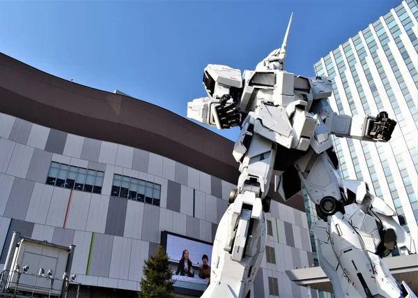 Den Gigantiska Naturlig Storlek Unicorn Gundam Statyn Står Mäktigt Som — Stockfoto