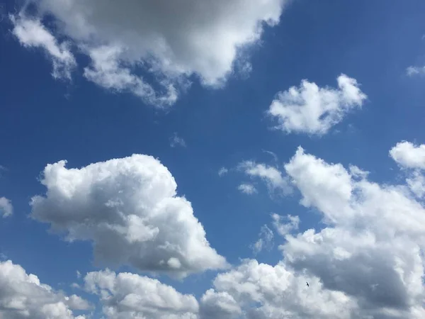 Zatažená Letní Obloha Přírodní Tapety Minimalismus — Stock fotografie