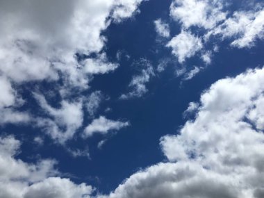 Soyut doğal minimalist duvar kağıdı. Gökyüzündeki bulutlar.