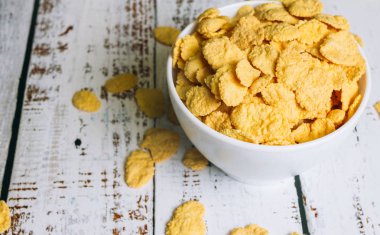 Masada bir kase mısır gevreği