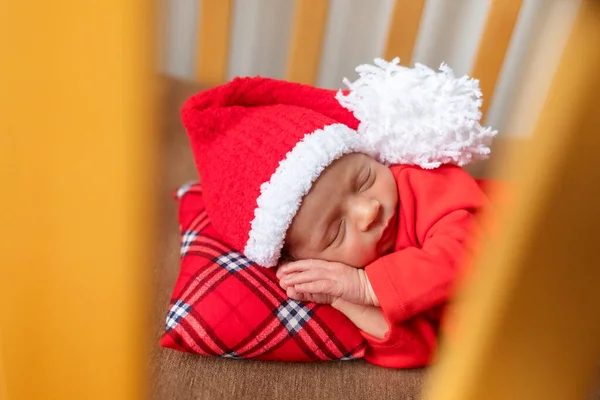 Cute Newborn Baby Santa Hat Sleeping Baby Dark Background Closeup — Stock Photo, Image