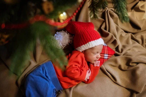 Cute Newborn Baby Santa Hat Sleeping Baby Fir Tree Closeup — Stock Photo, Image