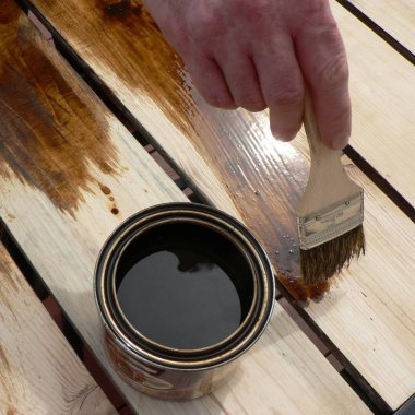  ahşap arkaplanda fırça. 