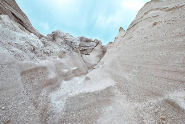 Milos adasında beyaz kaya