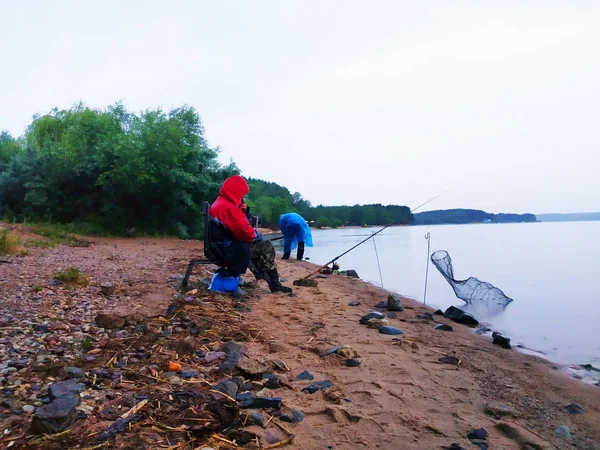 Pêcheurs Sur Rivière Dans Processus Fond Flou — Photo