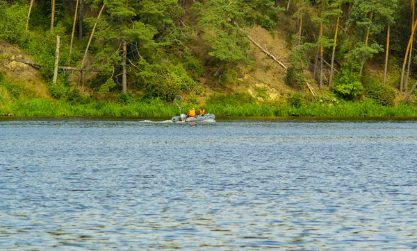 Silueta Los Pescadores Barco Madera Casting Para Captura Peces Lago —  Fotos de Stock