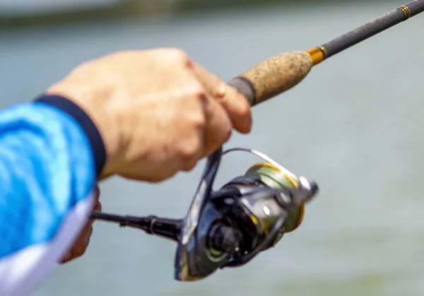 Pescador Con Caña Pescar Lago —  Fotos de Stock