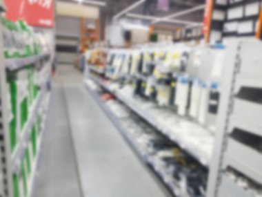 Belarus 'taki Minsk şehrinde 20 Eylül 2019' da inşaat ve ev aletleri mağazası.