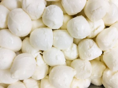 Büyük bir haşlanmış taze yumurta yığını.