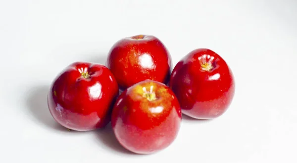 Verse Grote Rode Appels Een Witte Achtergrond — Stockfoto