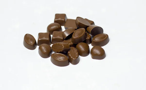 Chocoladestukjes Geïsoleerd Witte Achtergrond — Stockfoto