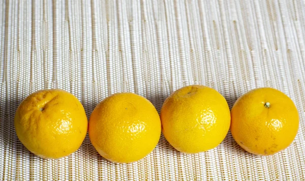 Mandarinas Frescas Sobre Fondo Blanco — Foto de Stock