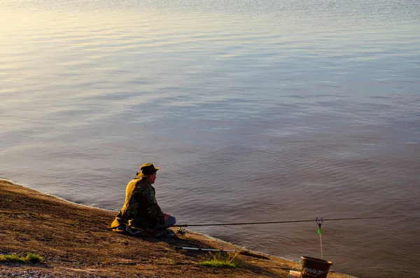 Pescatore Sul Lago Vileika Bielorussia Maggio 2020 — Foto Stock