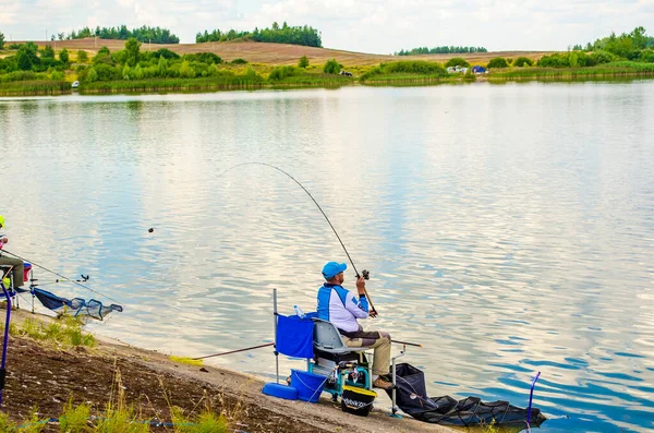 Ağustos 2020 Belarus Volma Nehri Üzerinde Beslenen Bir Balıkçı Tarafından — Stok fotoğraf