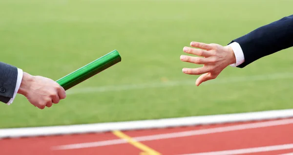 Röle yarışında yeşil değnek geçen işadamı