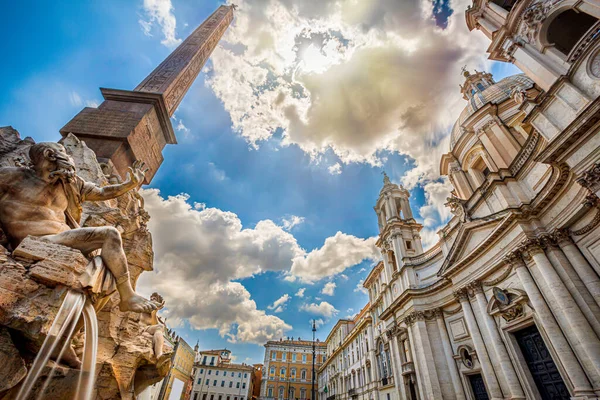 Flodfontänen Rom Italien Bakgrunden Barockkyrkan Santa Agnese Agone — Stockfoto