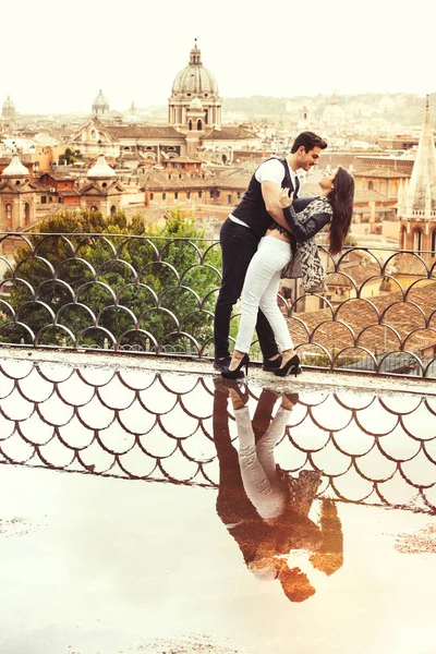 Romantic Couple Rome City Italy Loving Relationship Passion Love Beautiful — Stock Photo, Image